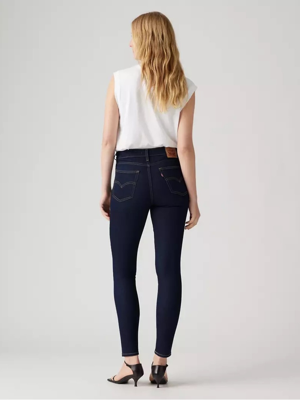 Levi's Women's Dark Indigo Skinny Jeans size 2 Med. “ 721 High rise Skinny “